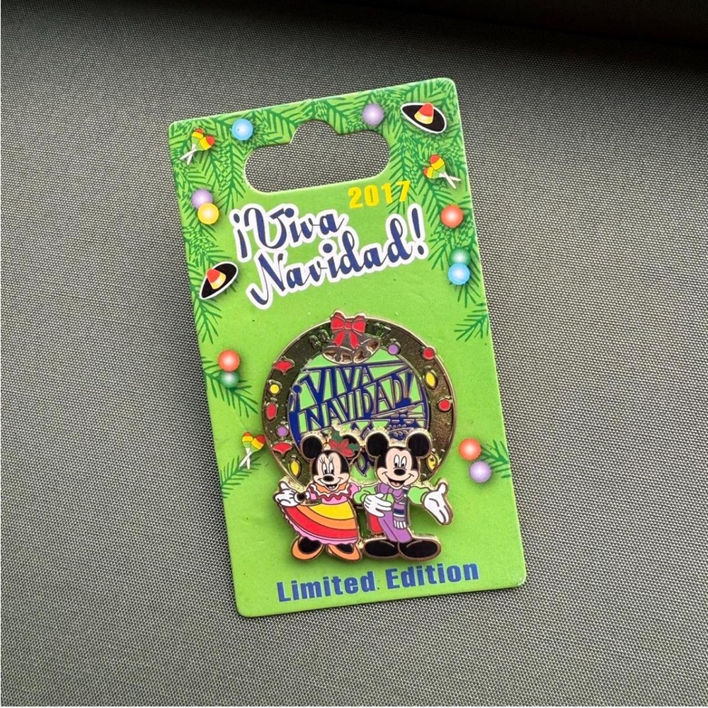 Limited Edition Viva Navidad Disney pin